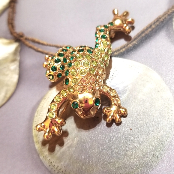 Vintage Monet Crystal Frog Brooch - Picture 5 of 7